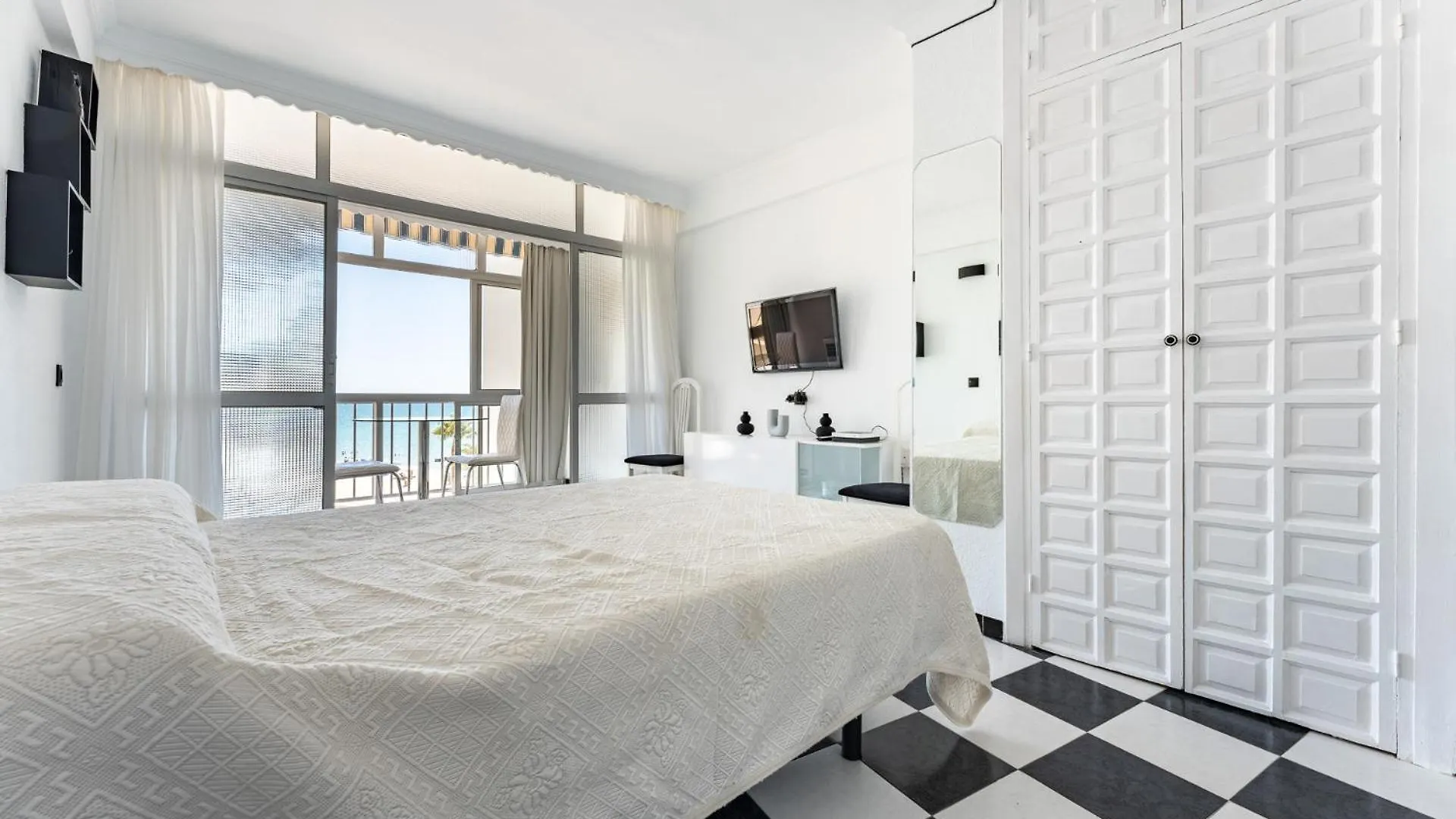 Ct 336 - Faro'S Carvajal Beachstudio - Frontline Fuengirola